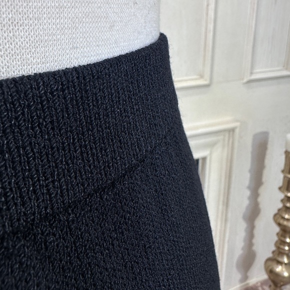 St. John Basics Black Santana Knit Pencil Skirt Size 10 – Classic Minimalist - Picture 5 of 8